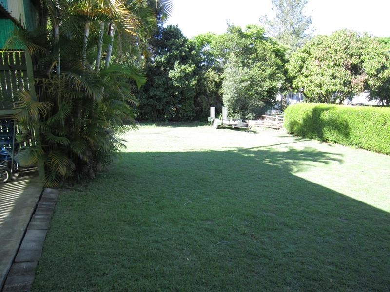 24 Robertson Road, Eastern Heights QLD 4305