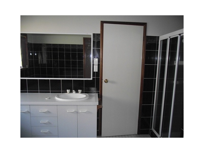 11 Arabian Close, Yamanto QLD 4305