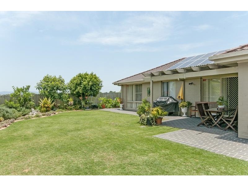 2 Hilldean Drive, Raceview QLD 4305