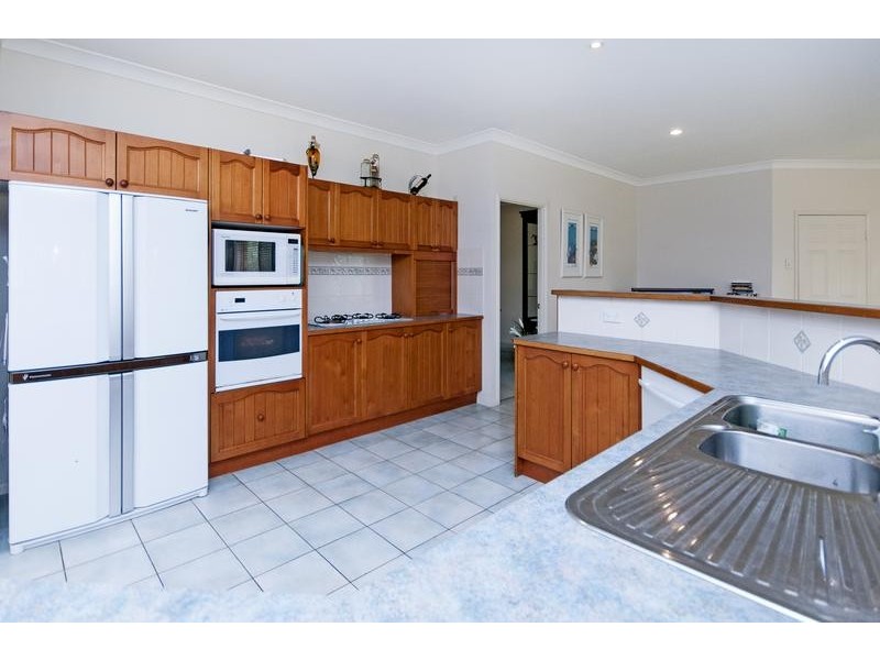 2 Leesmore Court, Deebing Heights QLD 4306