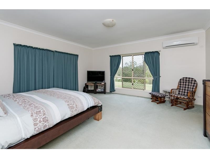 2 Leesmore Court, Deebing Heights QLD 4306