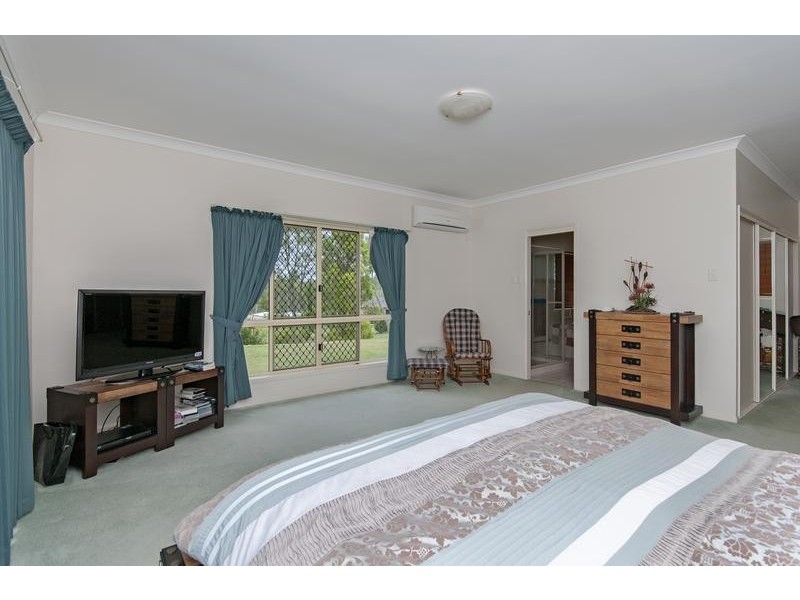 2 Leesmore Court, Deebing Heights QLD 4306