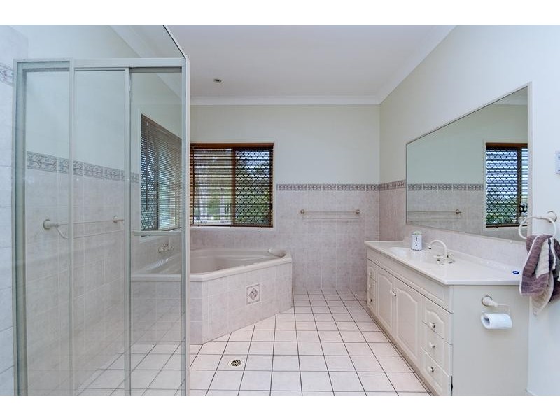 2 Leesmore Court, Deebing Heights QLD 4306