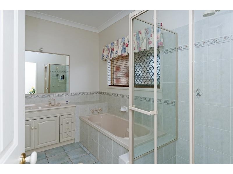 2 Leesmore Court, Deebing Heights QLD 4306