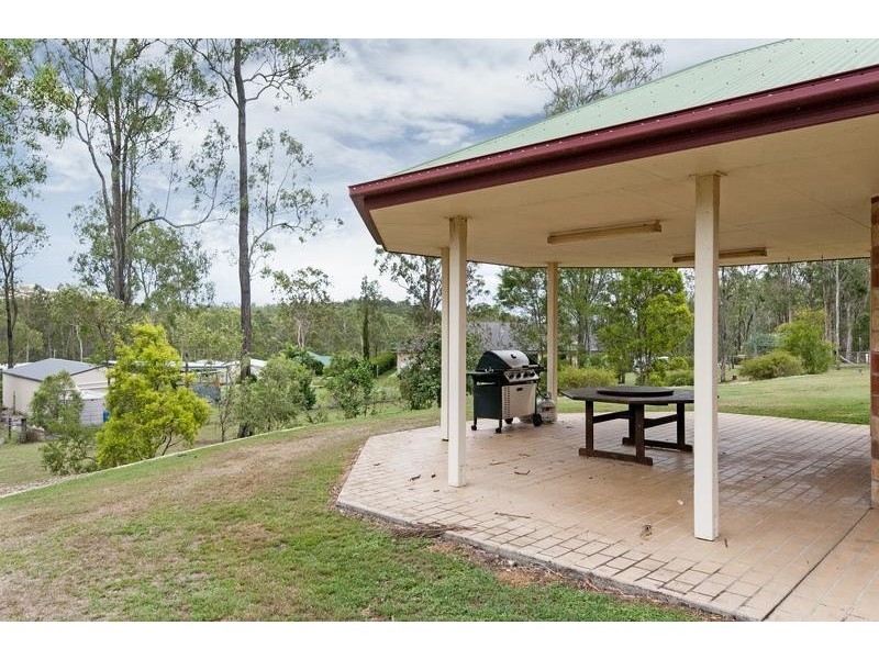 2 Leesmore Court, Deebing Heights QLD 4306