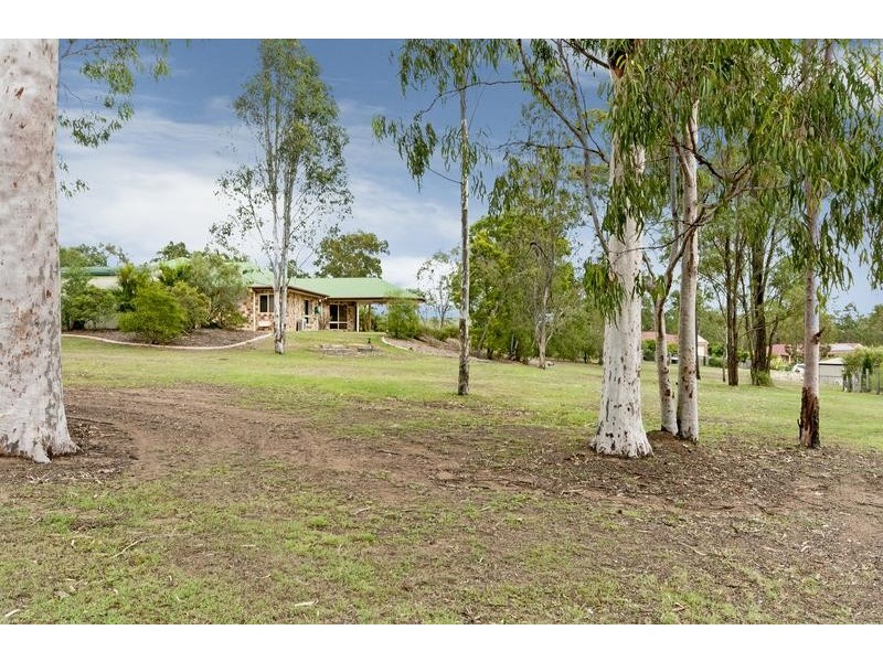 2 Leesmore Court, Deebing Heights QLD 4306