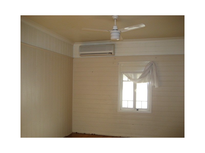 23 Moffatt Street, Ipswich QLD 4305