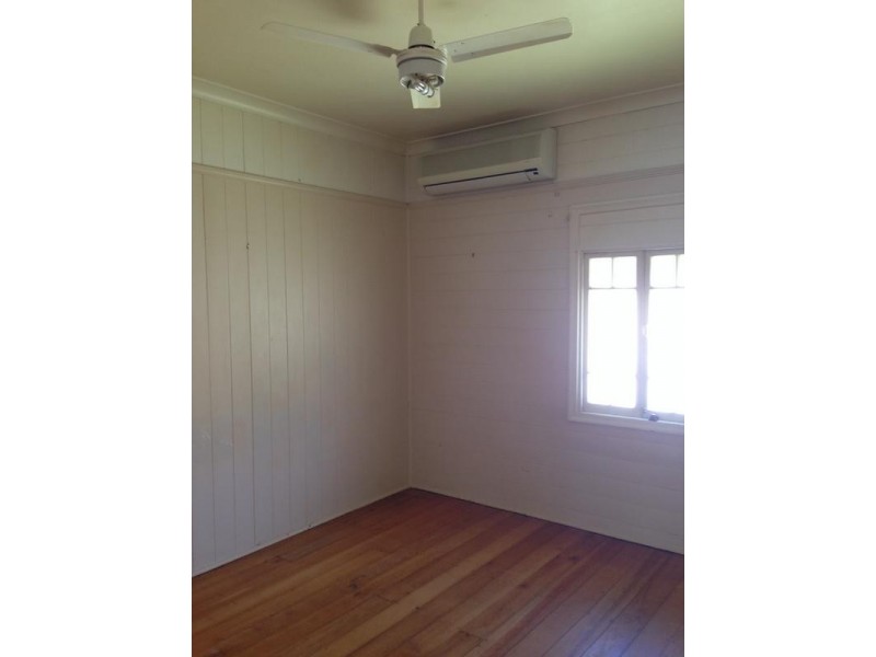 23 Moffatt Street, Ipswich QLD 4305