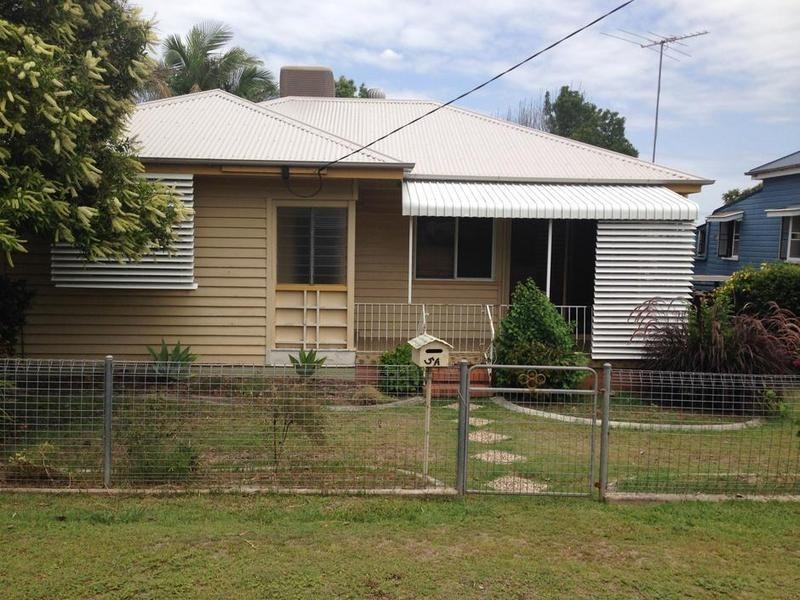 5A Pemberton Street, Booval QLD 4304