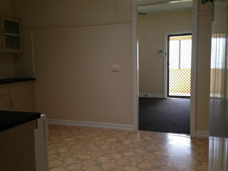 5A Pemberton Street, Booval QLD 4304