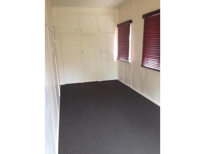 5A Pemberton Street, Booval QLD 4304
