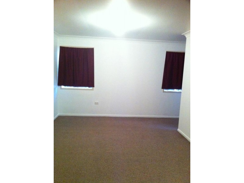 2 Morris Street, Flinders View QLD 4305