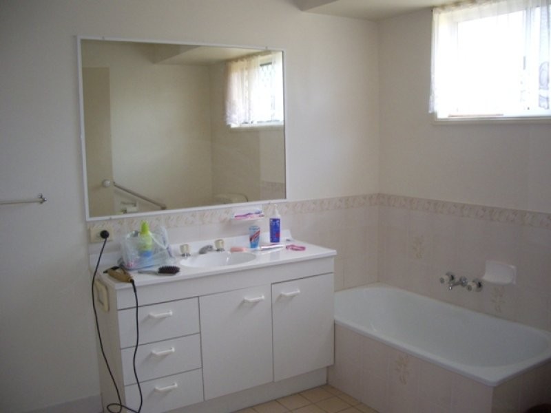 2/6 Settlers Way, Raceview QLD 4305