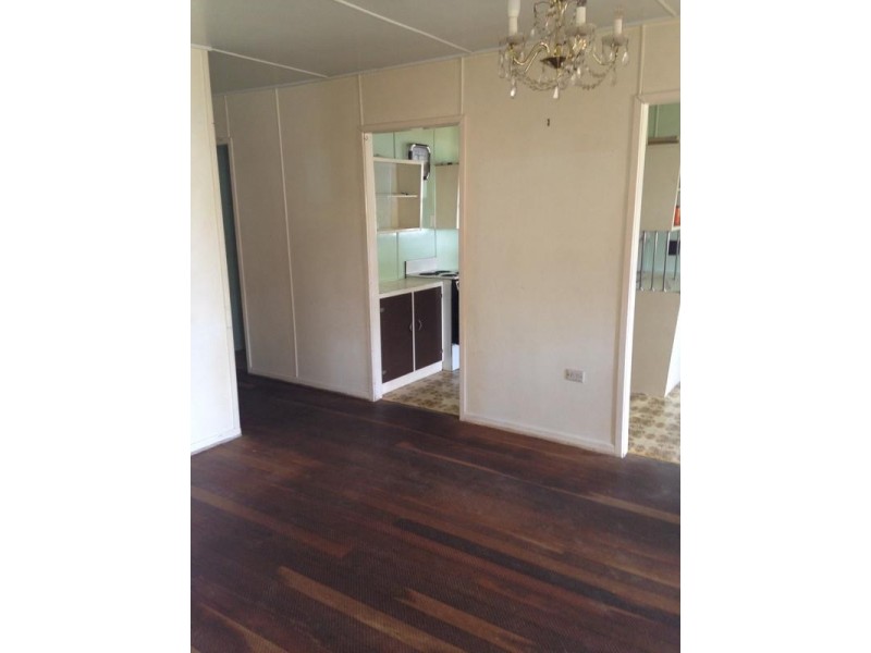 32 Vivian Street, Eastern Heights QLD 4305