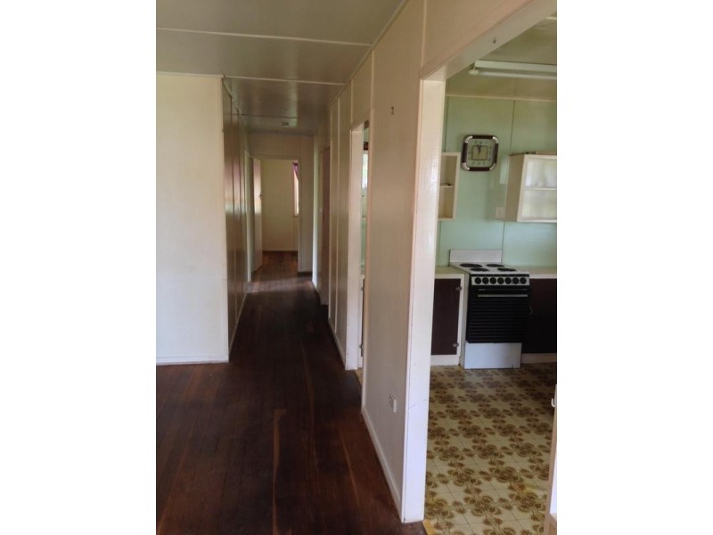 32 Vivian Street, Eastern Heights QLD 4305