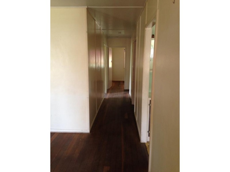 32 Vivian Street, Eastern Heights QLD 4305