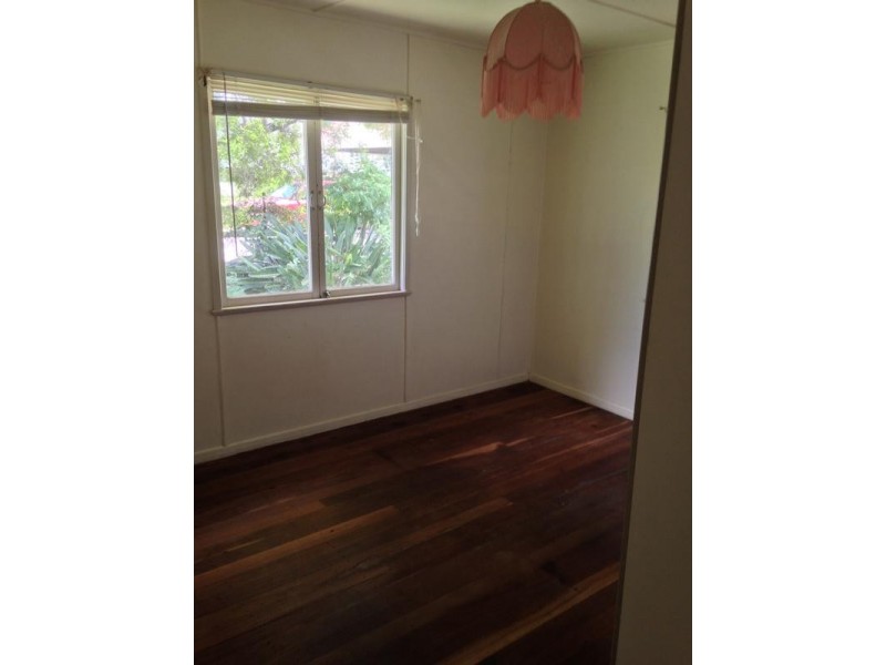 32 Vivian Street, Eastern Heights QLD 4305