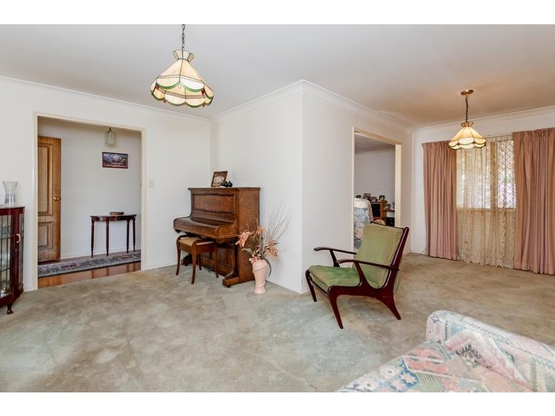 10 Dianthus Place, Flinders View QLD 4305