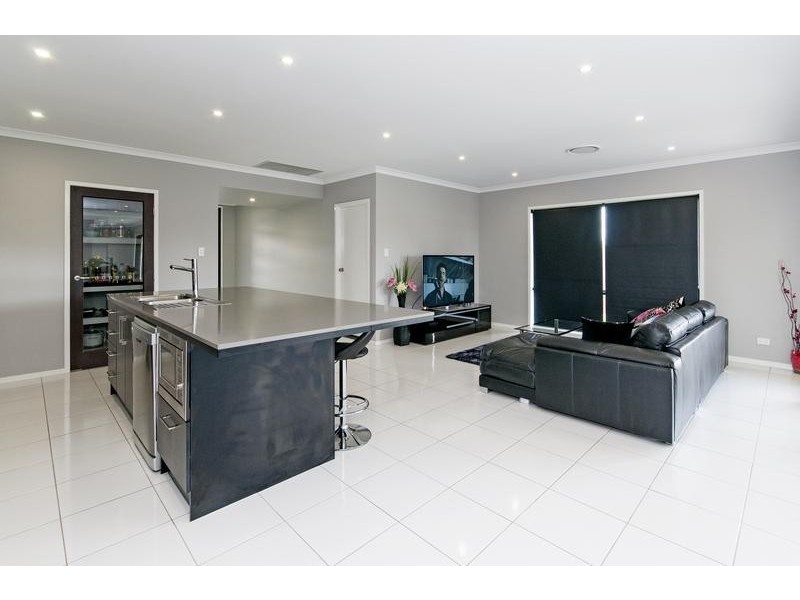 8 Glasswing Street, Deebing Heights QLD 4306