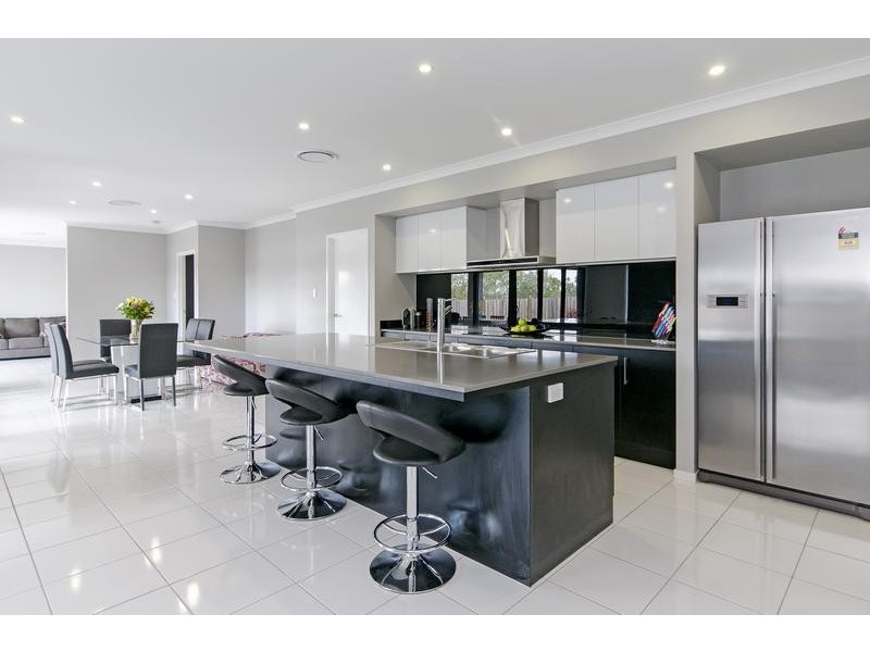 8 Glasswing Street, Deebing Heights QLD 4306