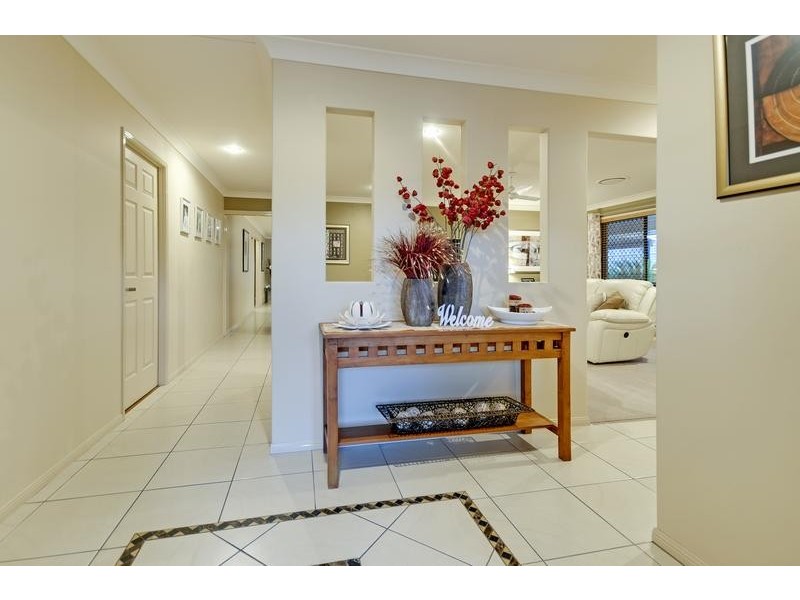 6 Chelsea Close, Flinders View QLD 4305