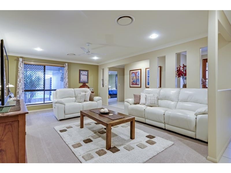 6 Chelsea Close, Flinders View QLD 4305
