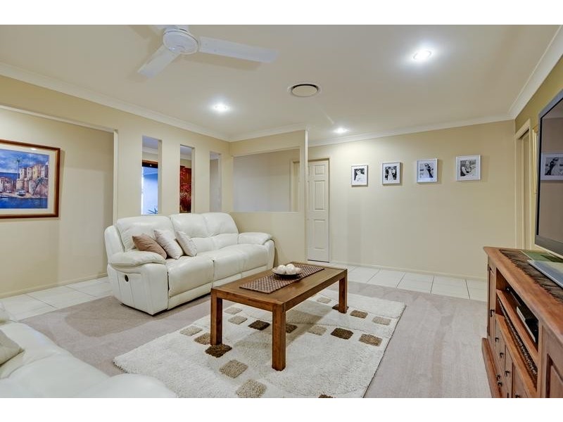 6 Chelsea Close, Flinders View QLD 4305