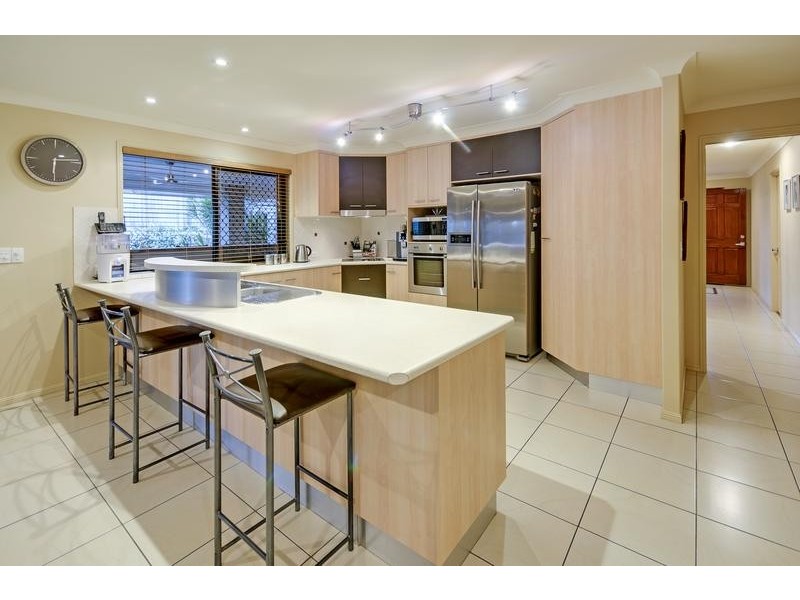 6 Chelsea Close, Flinders View QLD 4305