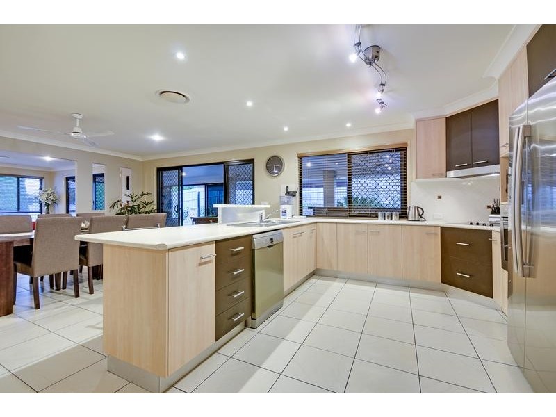 6 Chelsea Close, Flinders View QLD 4305
