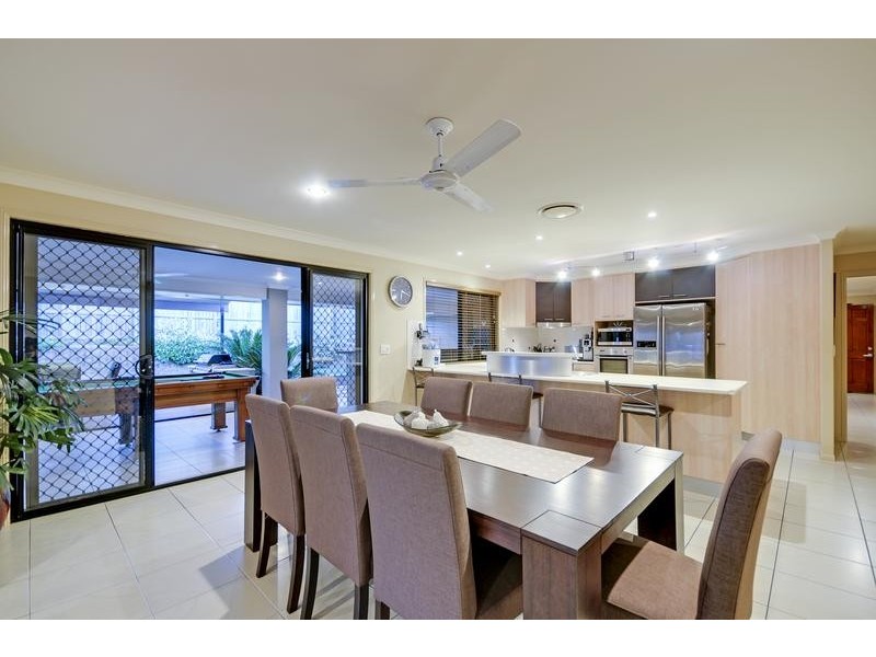 6 Chelsea Close, Flinders View QLD 4305