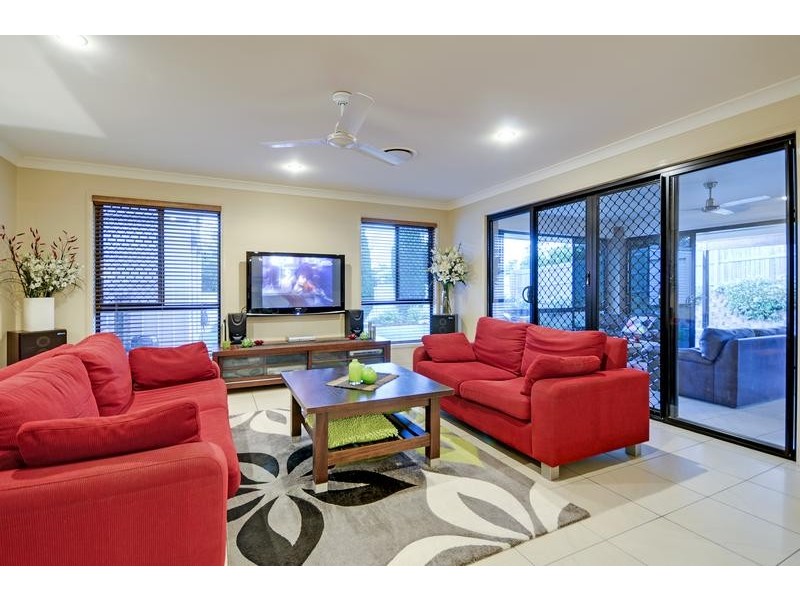 6 Chelsea Close, Flinders View QLD 4305