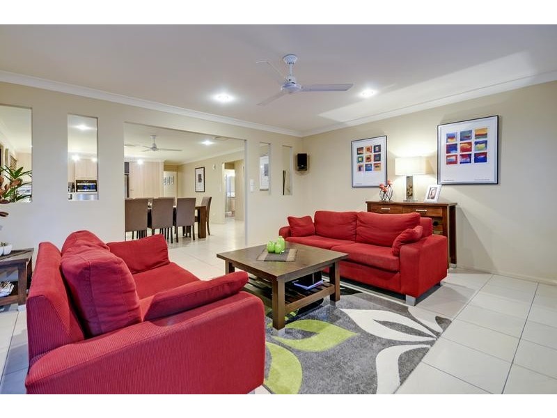 6 Chelsea Close, Flinders View QLD 4305
