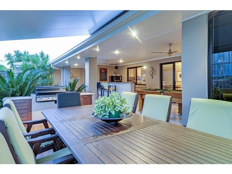 6 Chelsea Close, Flinders View QLD 4305