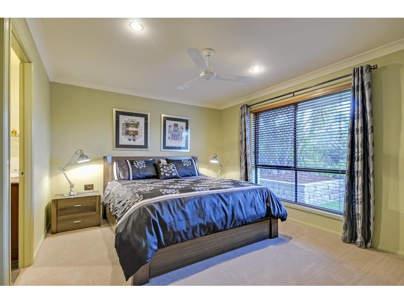 6 Chelsea Close, Flinders View QLD 4305