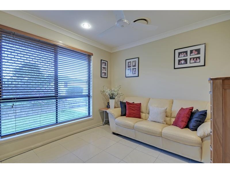 6 Chelsea Close, Flinders View QLD 4305