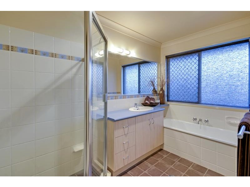 6 Chelsea Close, Flinders View QLD 4305