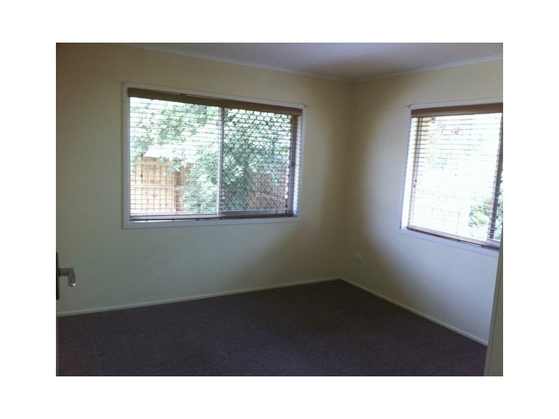 73 Robertson Road, Raceview QLD 4305