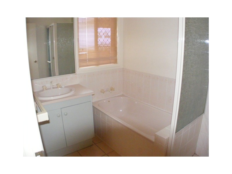 325 South Station Road, Raceview QLD 4305