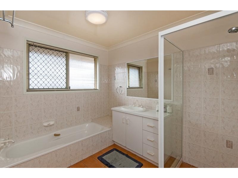 71 Sandalwood Drive, Yamanto QLD 4305