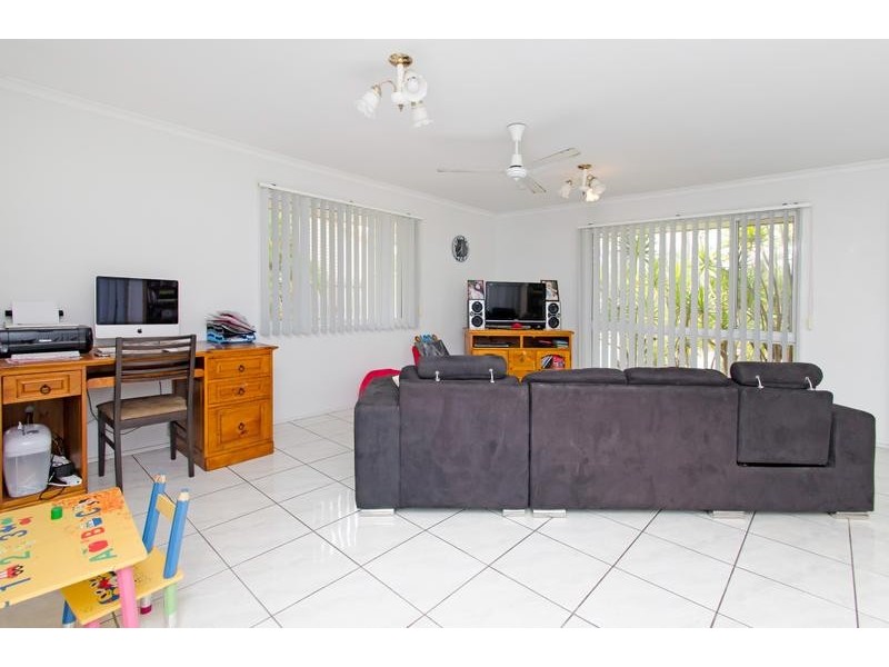9 Helmsley Court, Yamanto QLD 4305