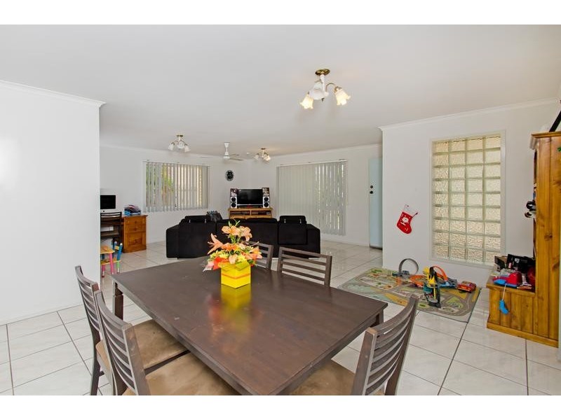 9 Helmsley Court, Yamanto QLD 4305