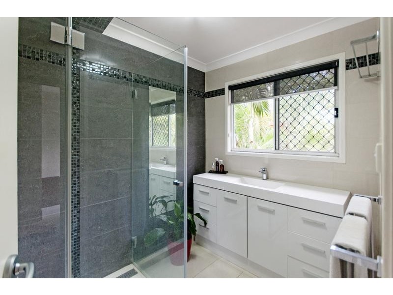 17 Lumbye Place, North Tivoli QLD 4305