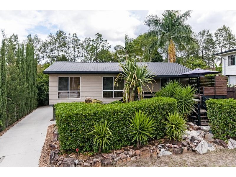 17 Lumbye Place, North Tivoli QLD 4305