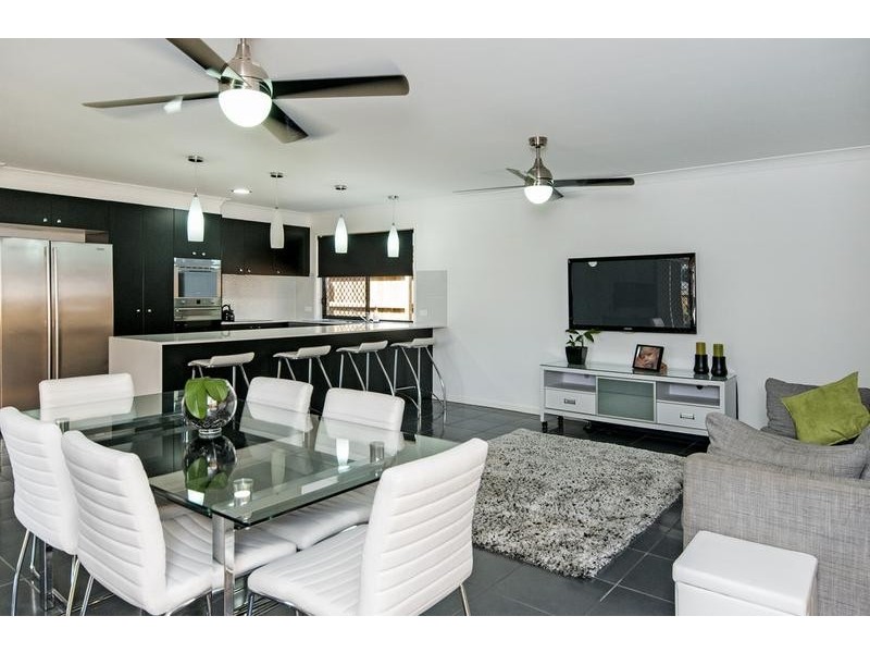 13 Spey Close, Deebing Heights QLD 4306