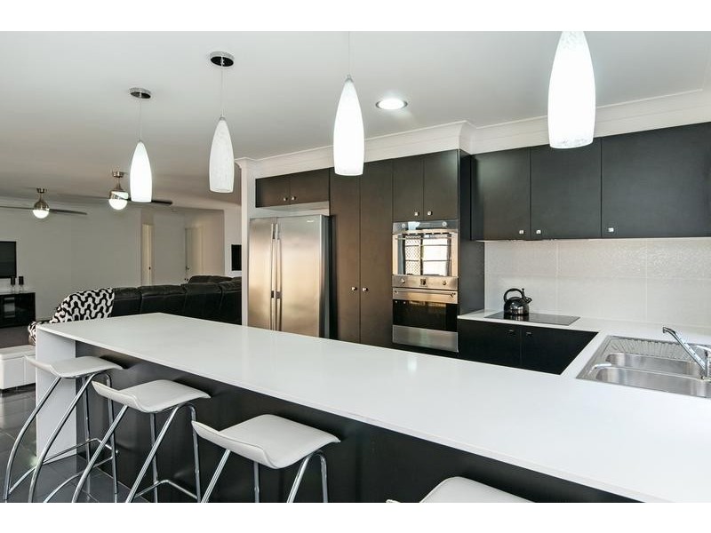 13 Spey Close, Deebing Heights QLD 4306