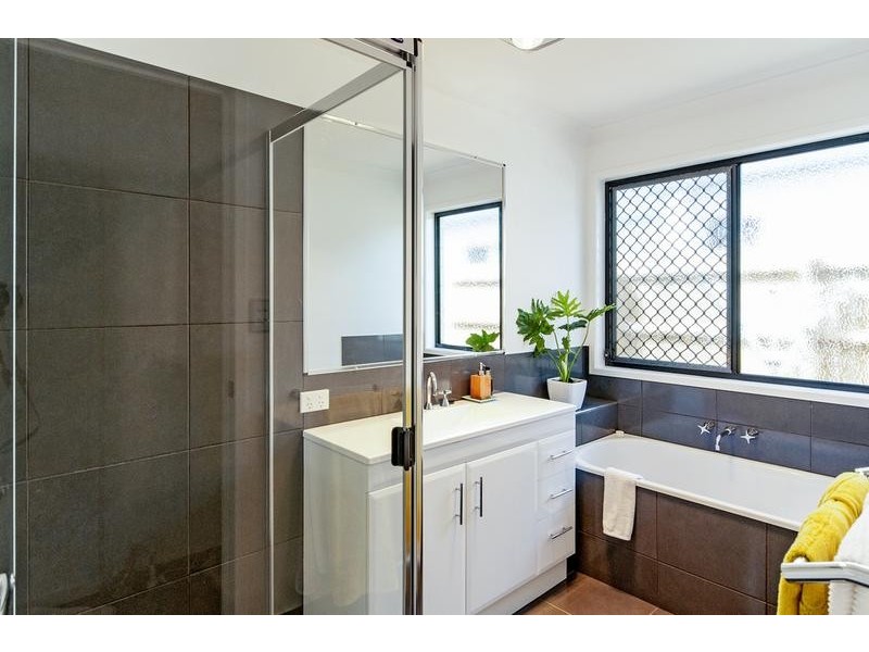 13 Spey Close, Deebing Heights QLD 4306