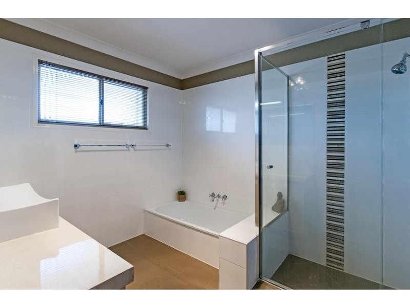 4 Connemara Court, Yamanto QLD 4305