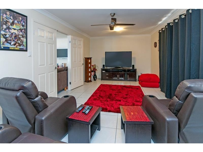 5 Falcon Court, Flinders View QLD 4305