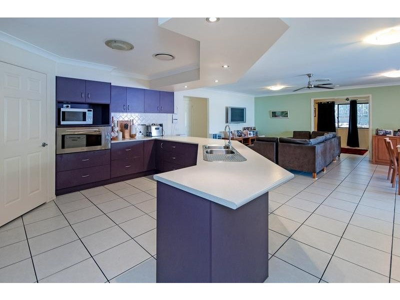 5 Falcon Court, Flinders View QLD 4305