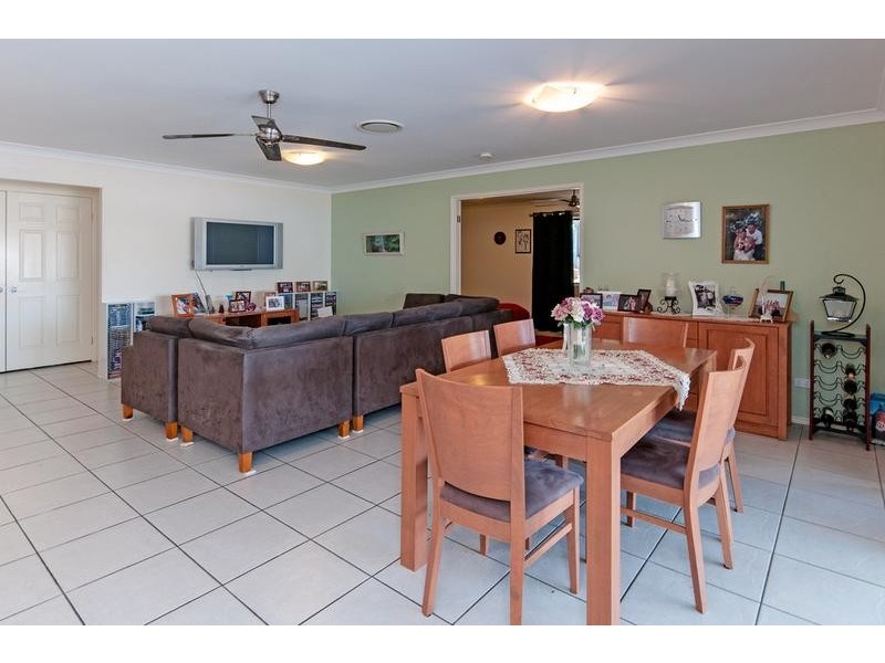 5 Falcon Court, Flinders View QLD 4305